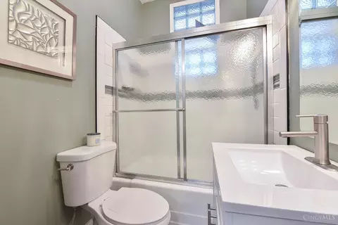Bath - 400 Bradley Ave, Reading, OH 45215 photo 1 of 2
