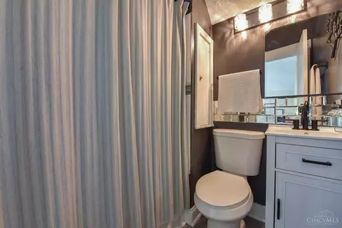Bath - 400 Bradley Ave, Reading, OH 45215 photo 2 of 2