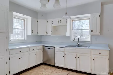 Kitchen - 130 Rohde Ave, Cincinnati, OH 45230 photo 5 of 6