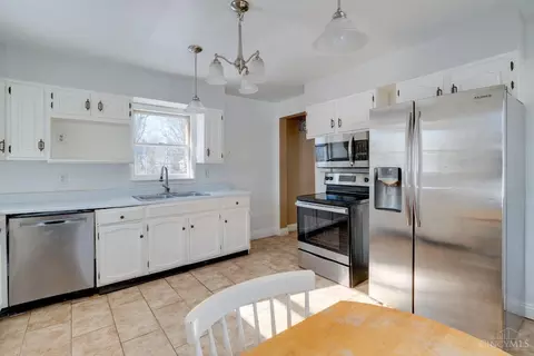 Kitchen - 130 Rohde Ave, Cincinnati, OH 45230 photo 6 of 6