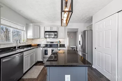 Kitchen - 4151 Drummore Ln, Cincinnati, OH 45245 photo 3 of 4
