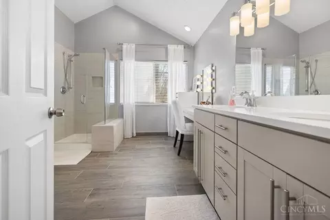 Bath - 4151 Drummore Ln, Cincinnati, OH 45245 photo 2 of 3