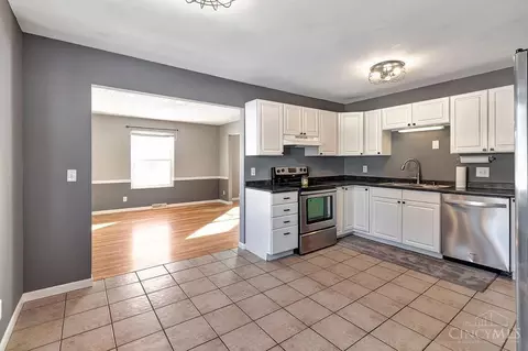 Kitchen - 9209 Sheralee Dr, Cincinnati, OH 45231 photo 5 of 5