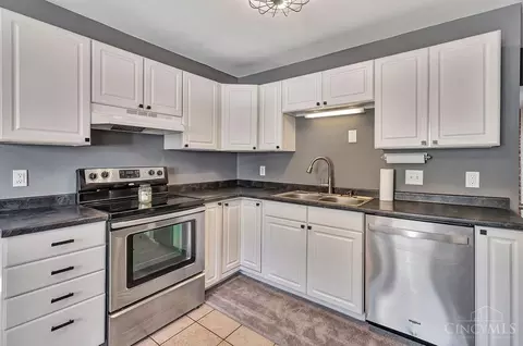 Kitchen - 9209 Sheralee Dr, Cincinnati, OH 45231 photo 1 of 5