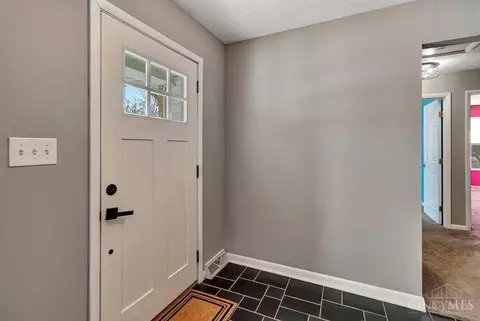 Entry Way - 9209 Sheralee Dr, Cincinnati, OH 45231 photo 1 of 2