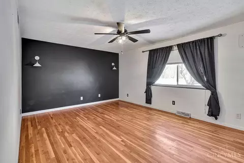 Living - 9209 Sheralee Dr, Cincinnati, OH 45231 photo 12 of 13