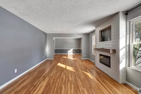 Living - 9209 Sheralee Dr, Cincinnati, OH 45231 photo 2 of 13