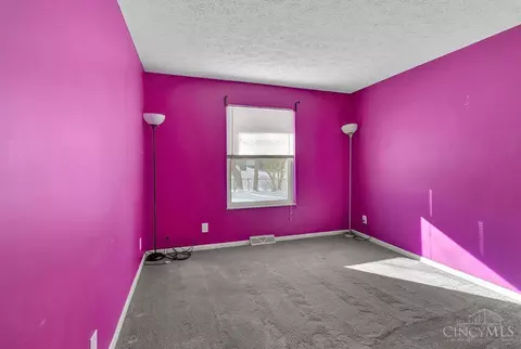 Bedroom - 9209 Sheralee Dr, Cincinnati, OH 45231 photo 7 of 8