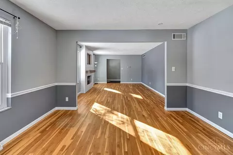 Living - 9209 Sheralee Dr, Cincinnati, OH 45231 photo 5 of 13