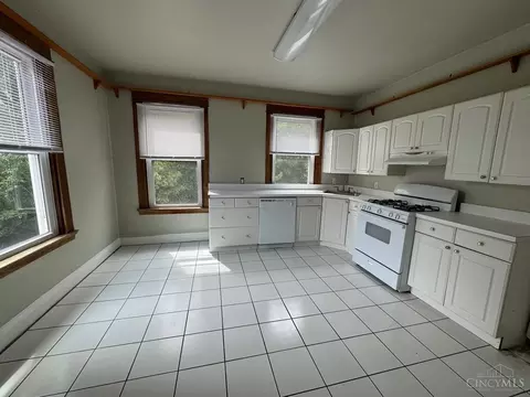 423 Ada St, Cincinnati, OH 45219 photo 4