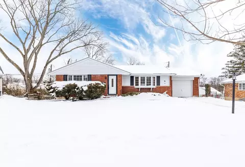 5 January Ct, Greenhills, OH 45218