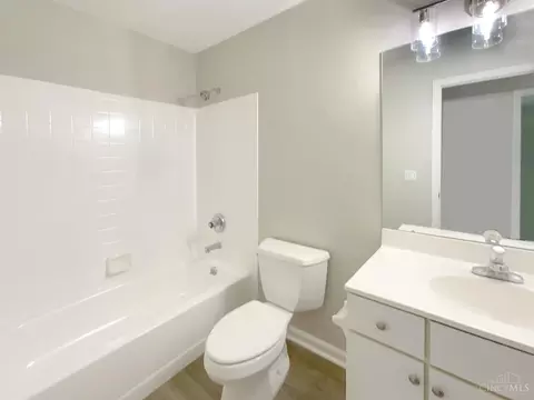 Bath - 4823 Forest Meadows Ct, Cincinnati, OH 45244 photo 3 of 3