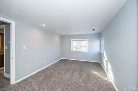 Bedroom - 5347 Fox Rd, Cincinnati, OH 45239 photo 7 of 8