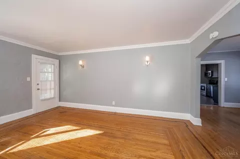 Living - 5347 Fox Rd, Cincinnati, OH 45239 photo 1 of 3