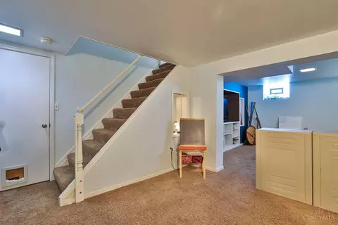 Entry Way - 30 Damon Rd, Greenhills, OH 45218 photo 3 of 4