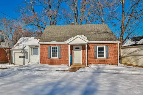 30 Damon Rd, Greenhills, OH 45218