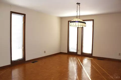 5870 Ropes Dr, Cincinnati, OH 45244 photo 7