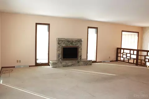 5870 Ropes Dr, Cincinnati, OH 45244 photo 2