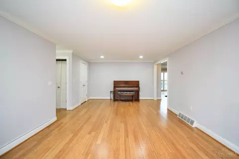 3673 Beecham Ln, Cincinnati, OH 45208 photo 3