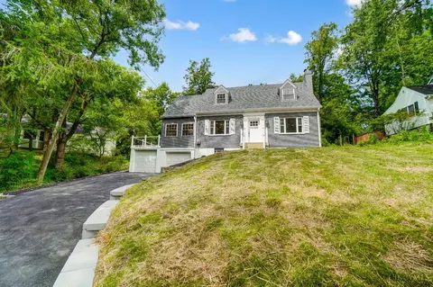 1007 Mary Ln, Wyoming, OH 45215