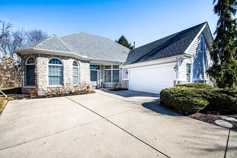 541 Yankee Trace Dr, Centerville, OH 45458