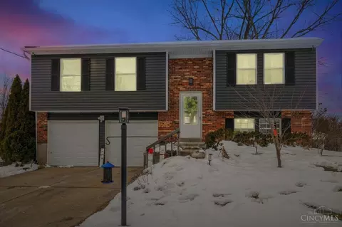 4785 Shadowood Ct, Cincinnati, OH 45244