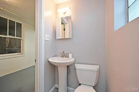 1227 Avon Dr, Cincinnati, OH 45229 photo 38