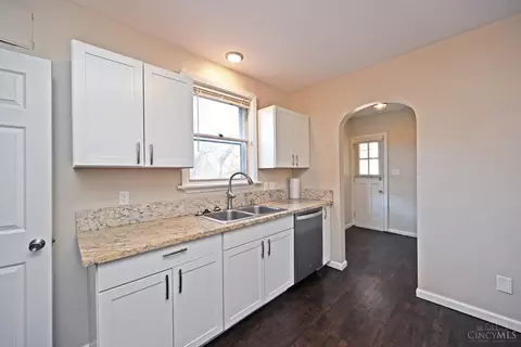 1227 Avon Dr, Cincinnati, OH 45229 photo 17