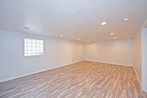 1227 Avon Dr, Cincinnati, OH 45229 photo 35