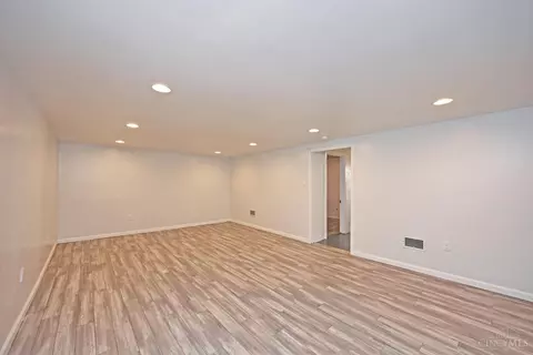 1227 Avon Dr, Cincinnati, OH 45229 photo 36