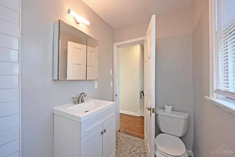 1227 Avon Dr, Cincinnati, OH 45229 photo 27