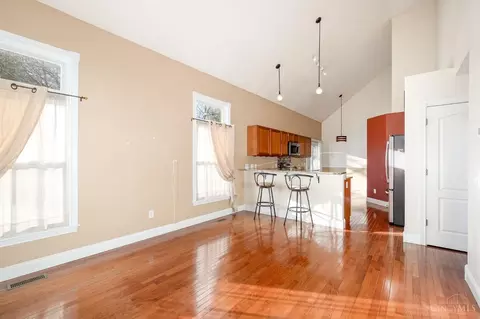 Living - 1102 Ridgepointe Dr, Batavia, OH 45103 photo 3 of 4