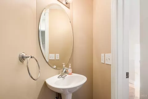 Bath - 1102 Ridgepointe Dr, Batavia, OH 45103 photo 1 of 3