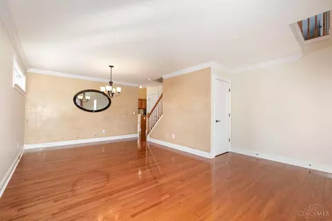 Living - 1102 Ridgepointe Dr, Batavia, OH 45103 photo 2 of 4
