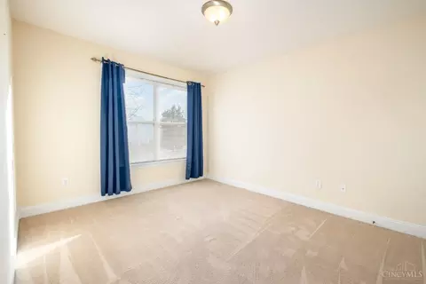 Bedroom - 1102 Ridgepointe Dr, Batavia, OH 45103 photo 6 of 6