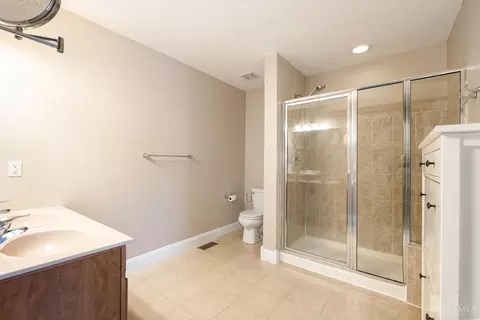 Bath - 1102 Ridgepointe Dr, Batavia, OH 45103 photo 2 of 3
