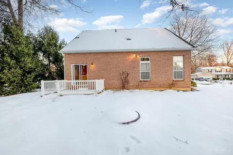 Exterior - 1102 Ridgepointe Dr, Batavia, OH 45103 photo 3 of 4
