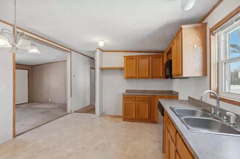 Entry Way - 122 Bourbon St, Blanchester, OH 45107 photo 2 of 2