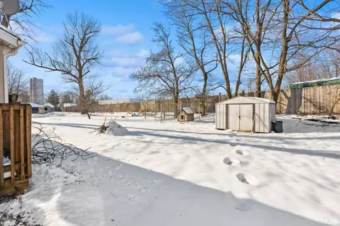 Exterior - 122 Bourbon St, Blanchester, OH 45107 photo 3 of 4