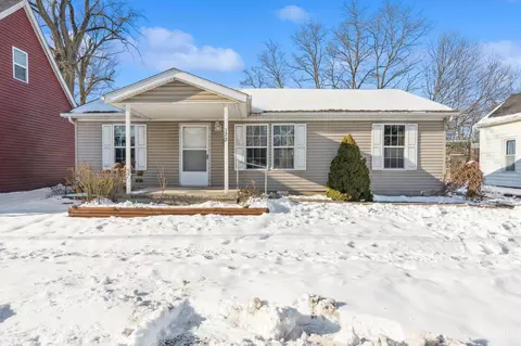 122 Bourbon St, Blanchester, OH 45107