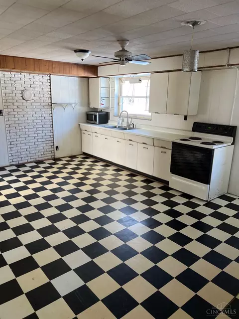 Kitchen - 2208 Berry Rd, Amelia, OH 45102 photo 2 of 4