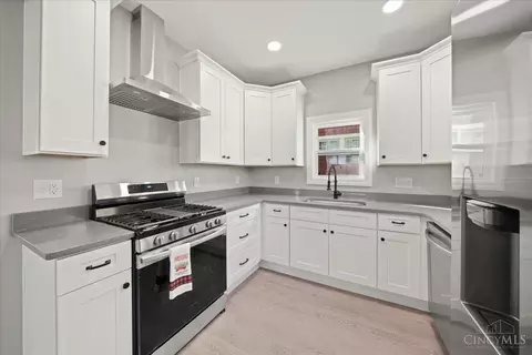1916 Hewitt Ave, Cincinnati, OH 45207 photo 3