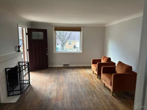 Living - 2824 Orland Ave, Cincinnati, OH 45211 photo 2 of 3