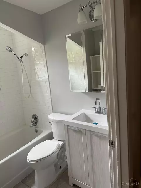 Bath - 2824 Orland Ave, Cincinnati, OH 45211 photo 1 of 2