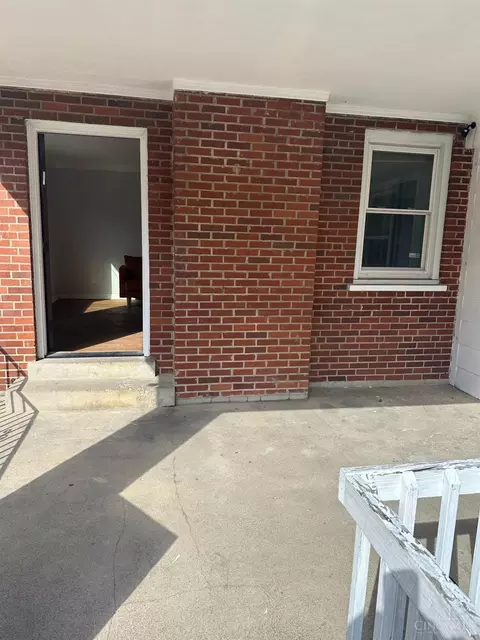 Exterior - 2824 Orland Ave, Cincinnati, OH 45211 photo 3 of 4