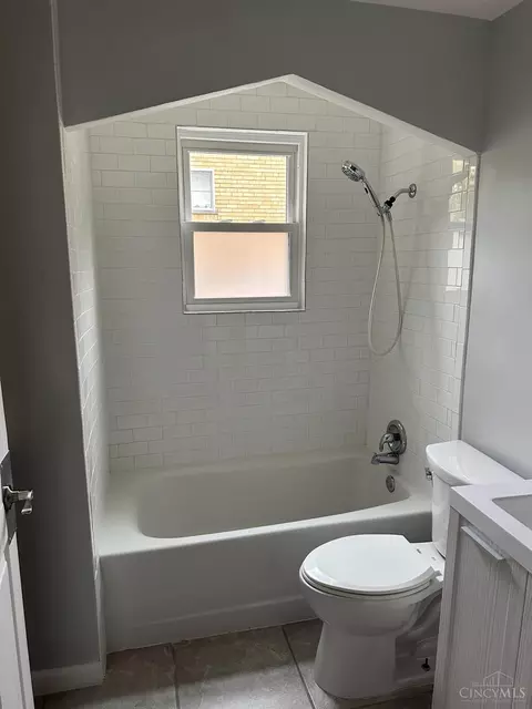 Bath - 2824 Orland Ave, Cincinnati, OH 45211 photo 2 of 2