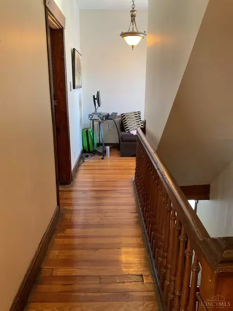 Entry Way - 636 Orient Ave, Cincinnati, OH 45232 photo 4 of 7