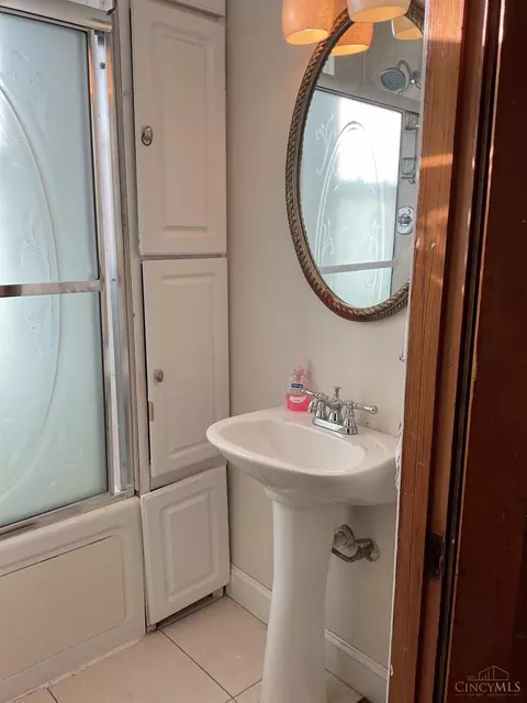 Bath - 636 Orient Ave, Cincinnati, OH 45232 photo 3 of 7