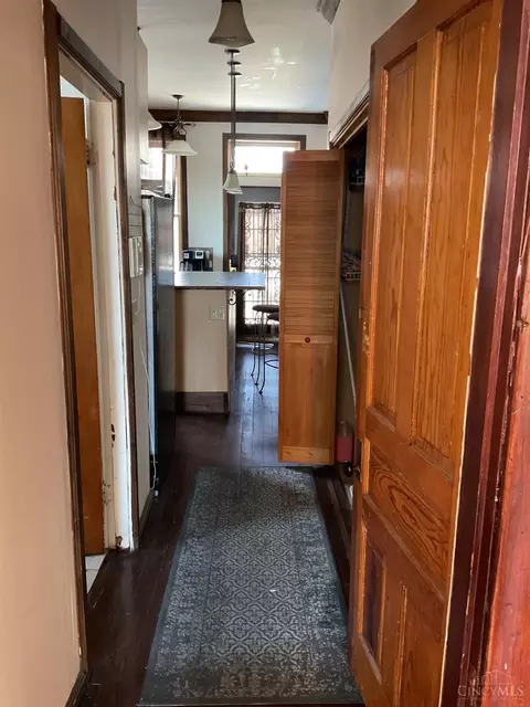 Entry Way - 636 Orient Ave, Cincinnati, OH 45232 photo 1 of 7