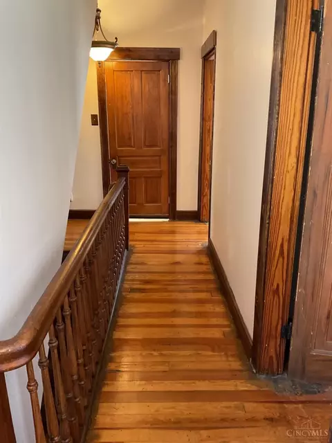 Entry Way - 636 Orient Ave, Cincinnati, OH 45232 photo 5 of 7